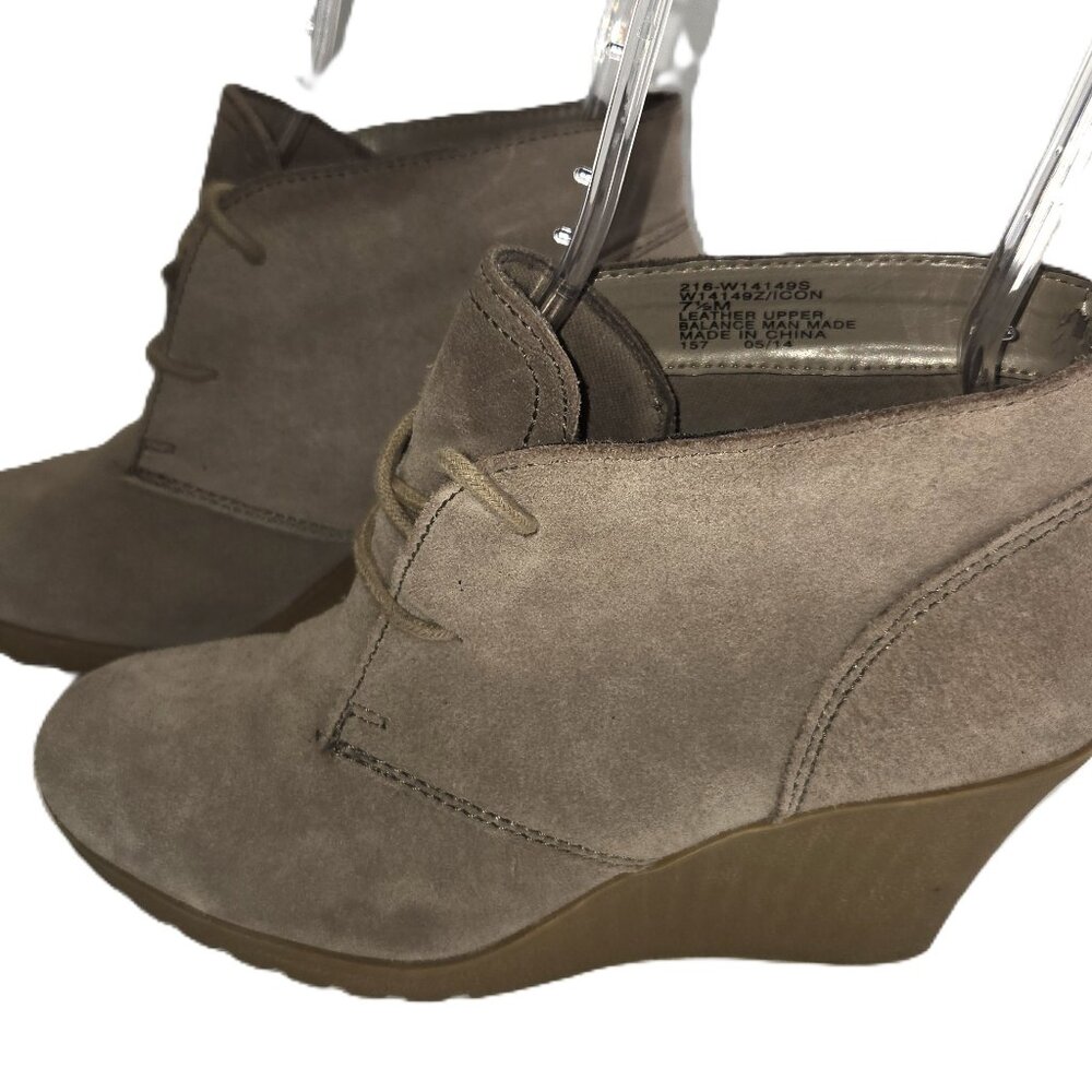 White Mountain Icon Women's Sand Suede Wedge Heel Chukka Booties Size 7.5